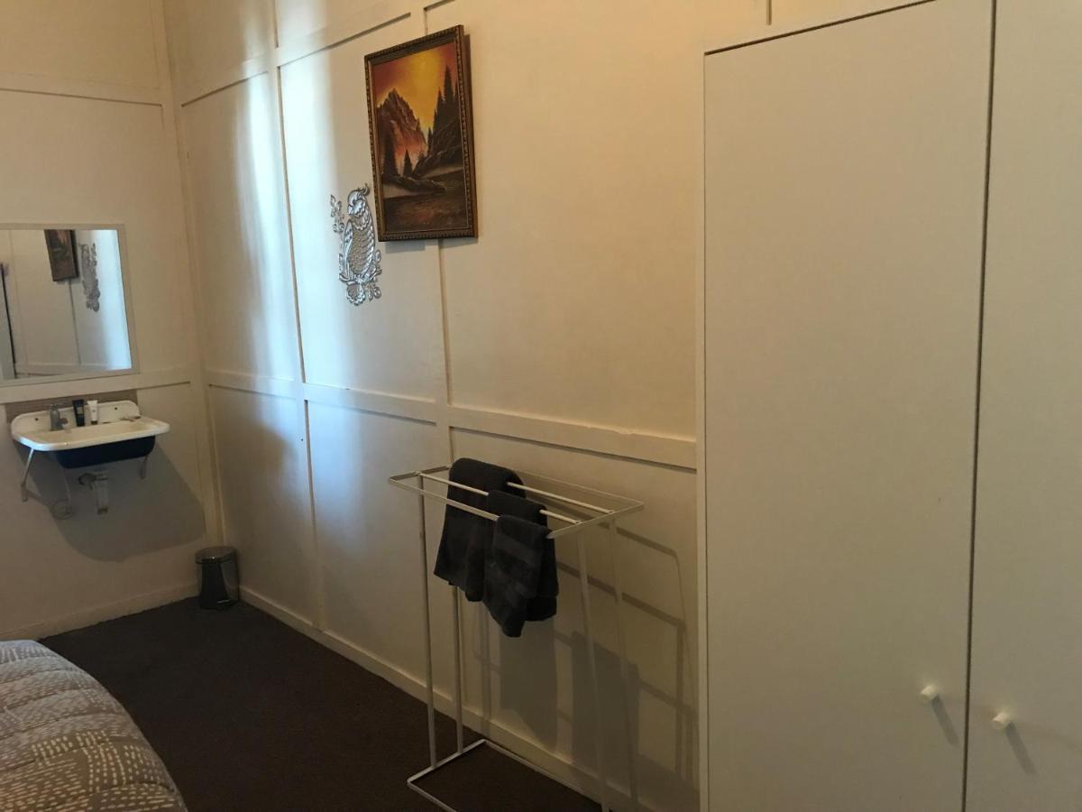 Australian Hotel Winton Budget Hotel Accommodation Екстериор снимка