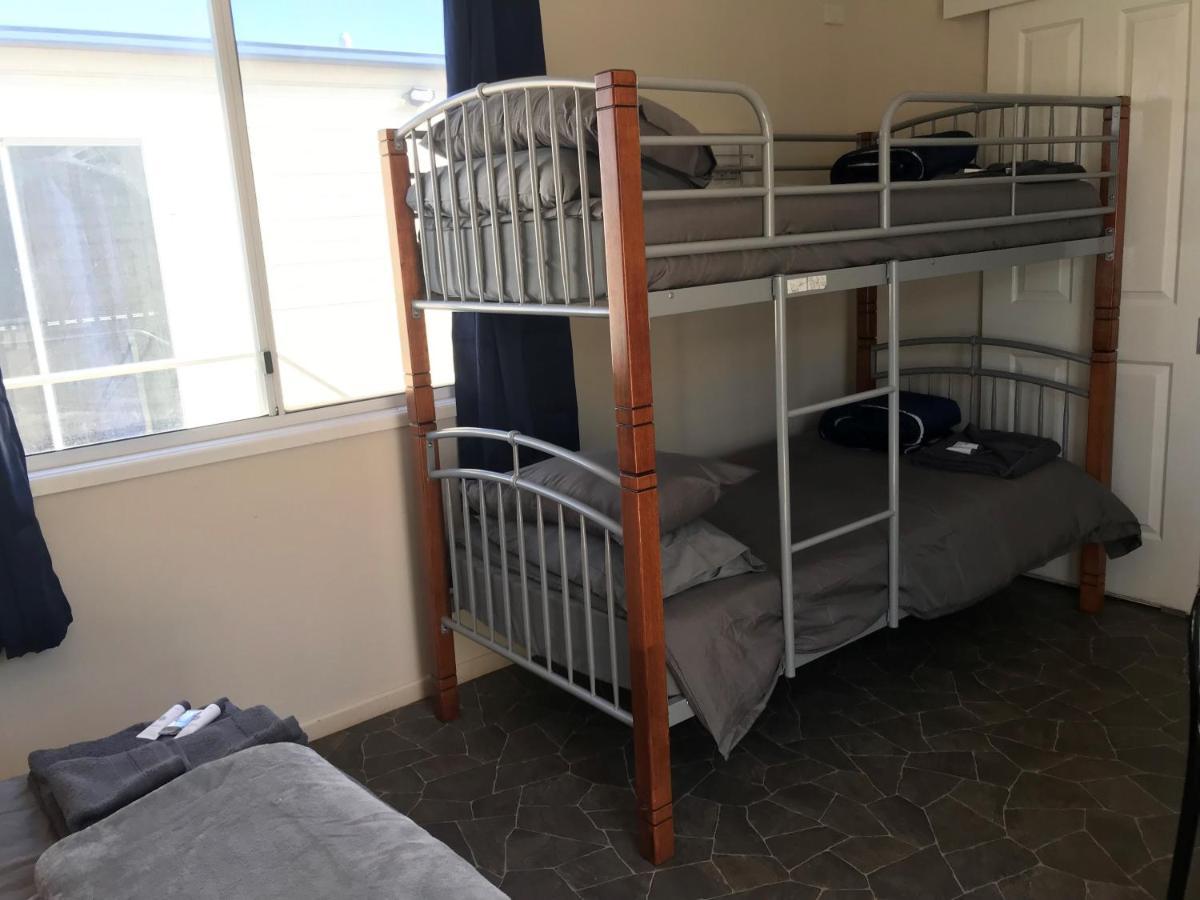 Australian Hotel Winton Budget Hotel Accommodation Екстериор снимка