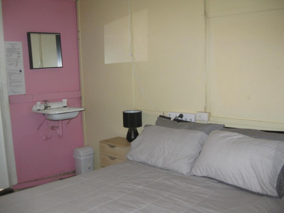 Australian Hotel Winton Budget Hotel Accommodation Екстериор снимка