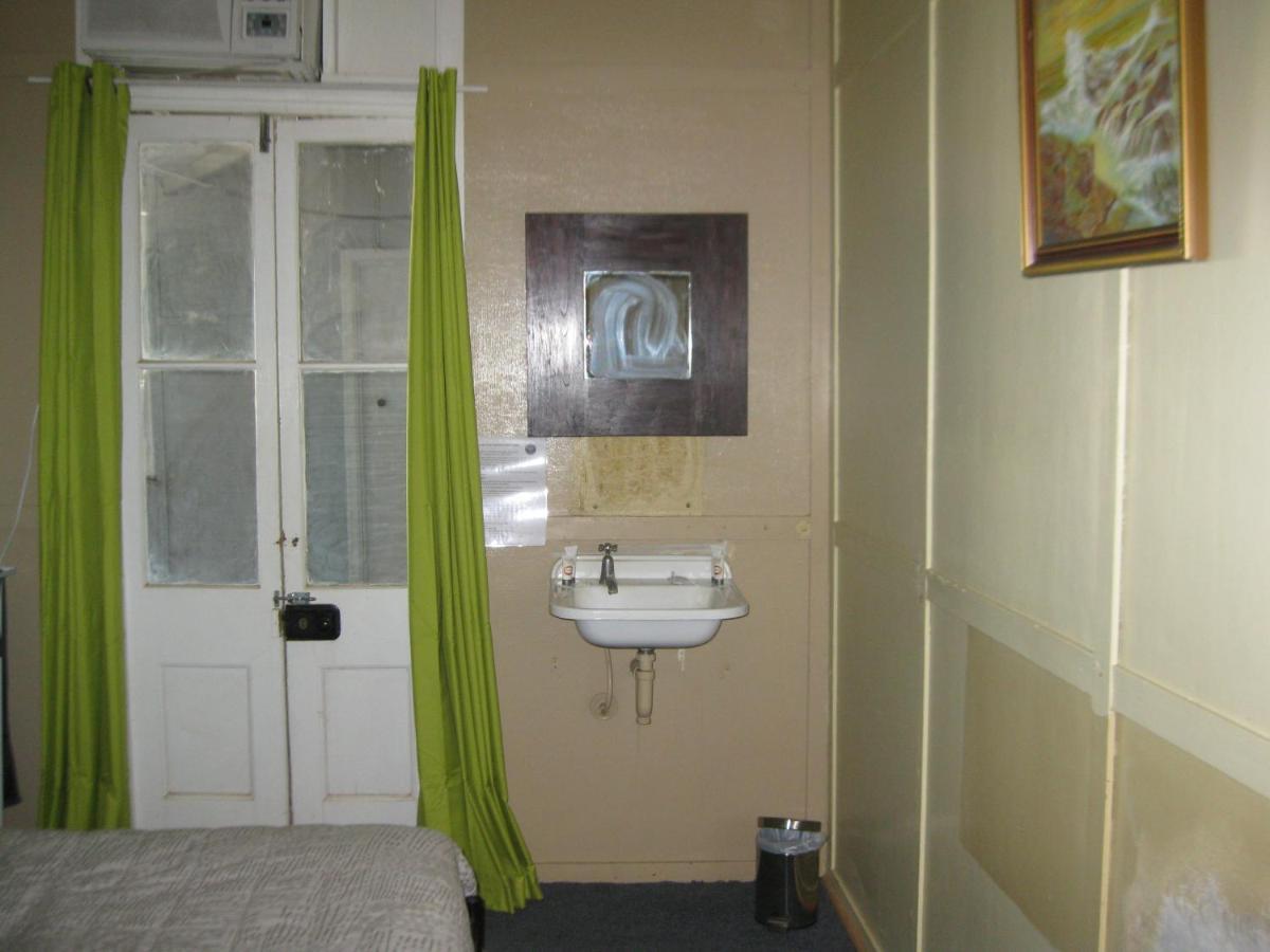 Australian Hotel Winton Budget Hotel Accommodation Екстериор снимка