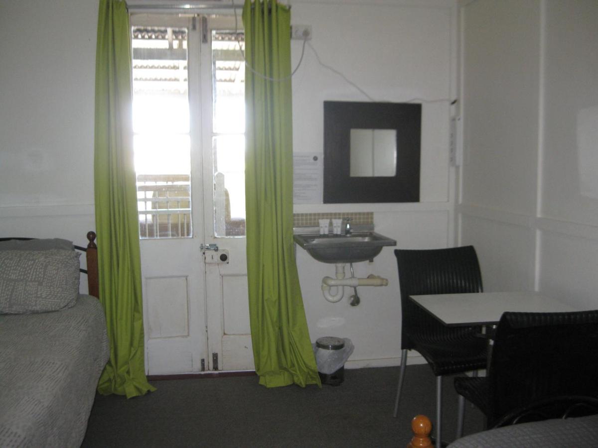 Australian Hotel Winton Budget Hotel Accommodation Екстериор снимка