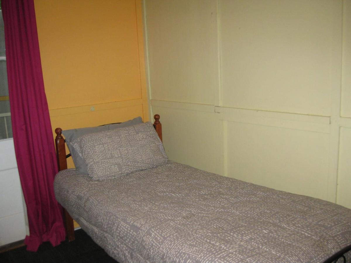 Australian Hotel Winton Budget Hotel Accommodation Екстериор снимка