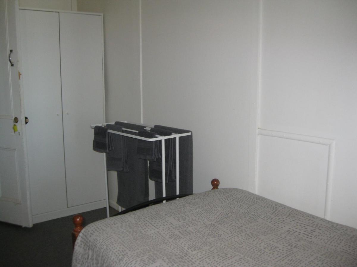Australian Hotel Winton Budget Hotel Accommodation Екстериор снимка
